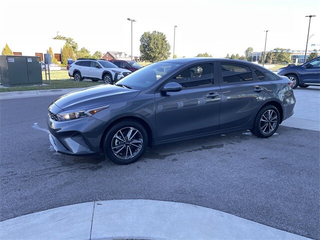 2024 Kia Forte LXS photo 2