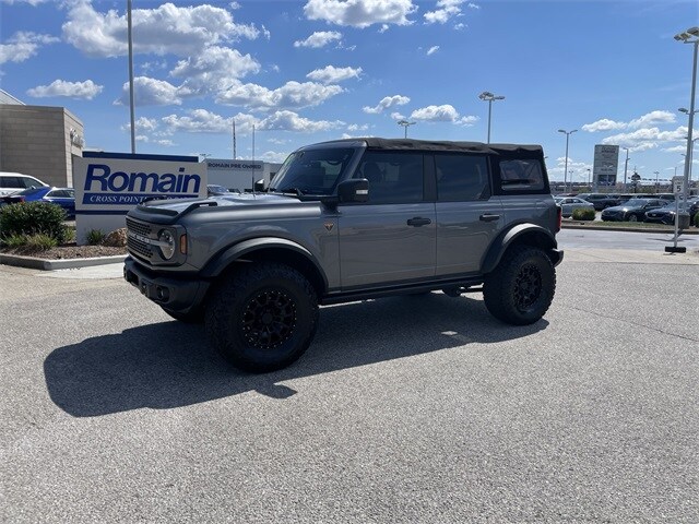 2022 Ford Bronco Badlands photo 2