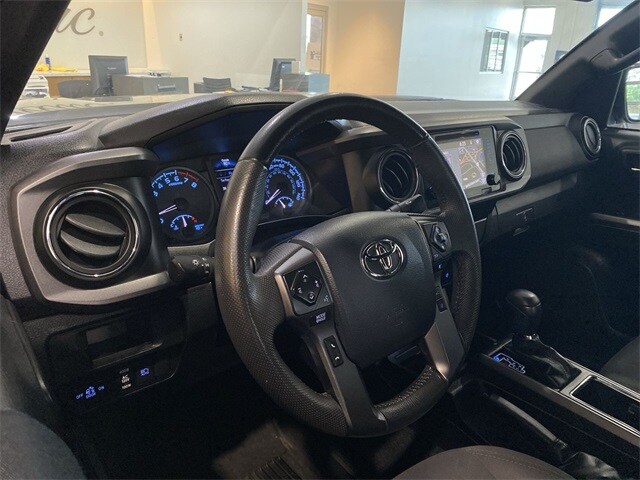 2019 Toyota Tacoma TRD Off-Road V6 photo 2