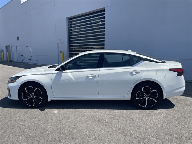 2025 Nissan Altima 2.5 SR photo 2