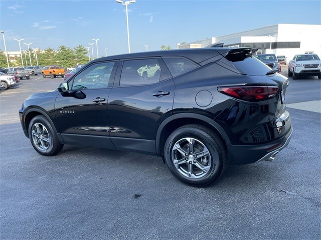 2023 Chevrolet Blazer 2LT photo 2