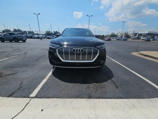 2019 Audi e-tron Premium Plus photo 3