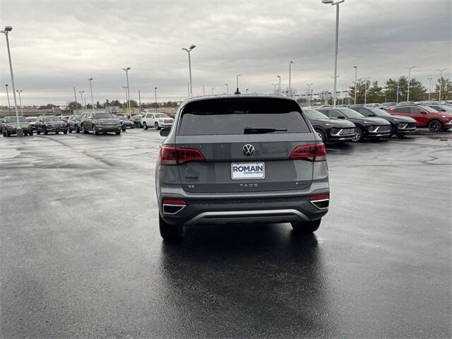 2024 Volkswagen Taos SE photo 4