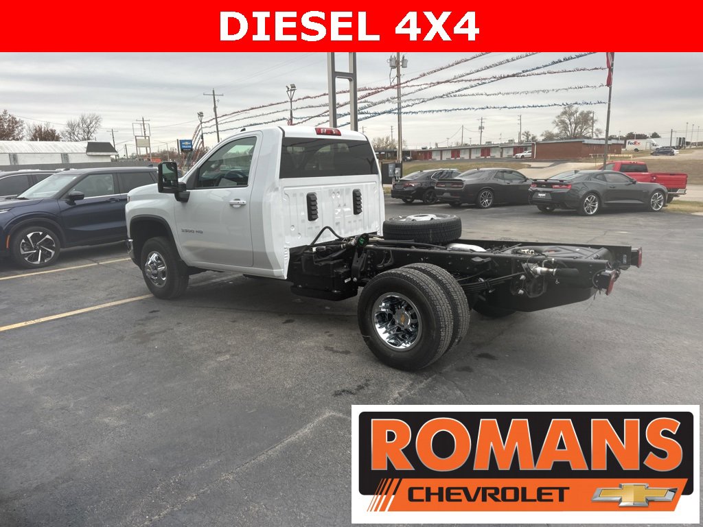 2025 Chevrolet Silverado 3500HD LT photo 4