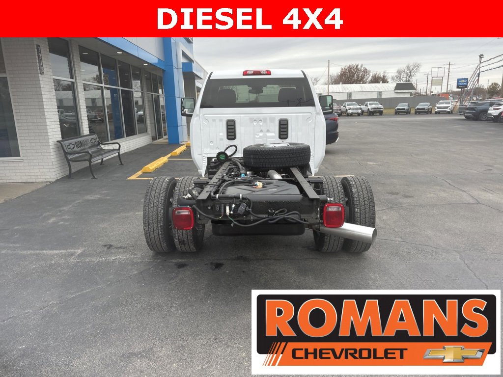 2025 Chevrolet Silverado 3500HD LT photo 3