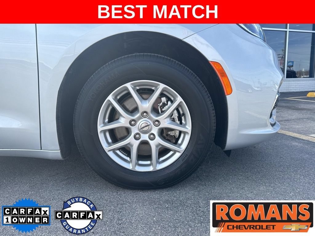 Used 2024 Chrysler Pacifica Touring L