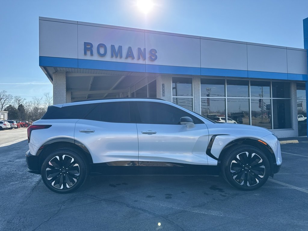 Used 2024 Chevrolet Blazer EV RS with VIN 3GNKDCRJ5RS150662 for sale in Independence, KS