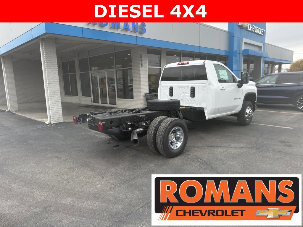 2025 Chevrolet Silverado 3500HD LT photo 2