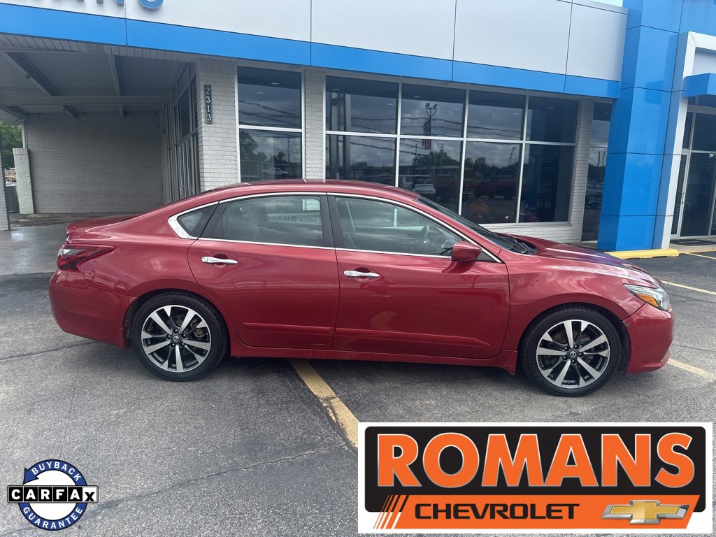 Used 2017 Nissan Altima SR with VIN 1N4AL3APXHC129839 for sale in Independence, KS