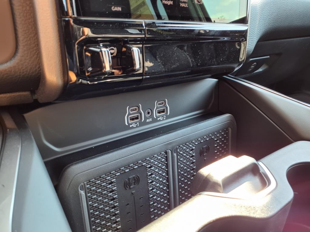 2026 RAM 3500 Laramie - Photo 14