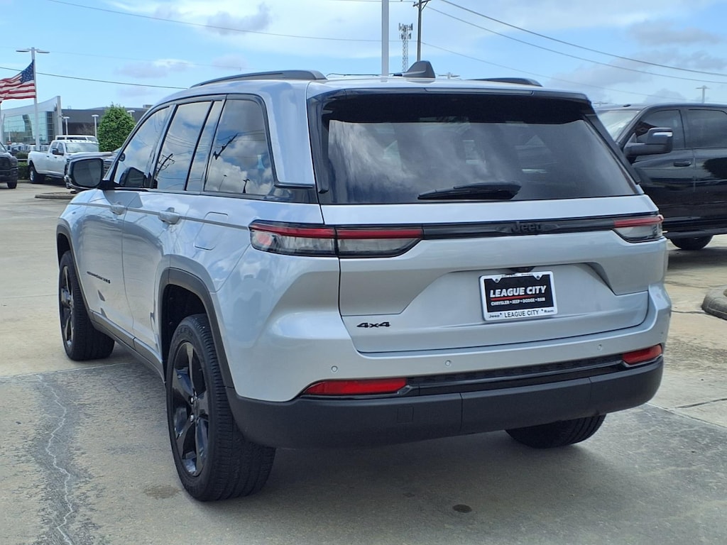 Used 2025 Jeep Grand Cherokee Altitude 4x4 Altitude SUV