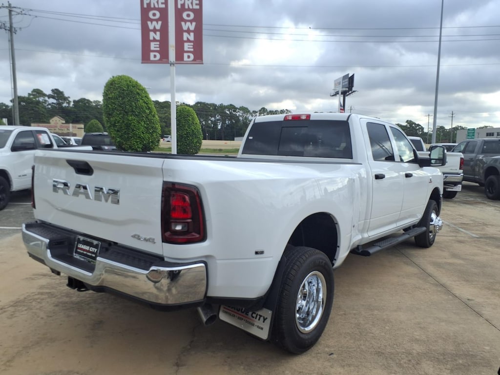 New 2027 Ram 3500 TRADESMAN CREW CAB 4X4 8' BOX Pickup
