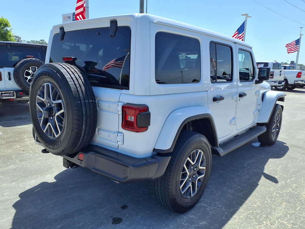 Used 2024 Jeep Wrangler 4-Door Sahara SUV