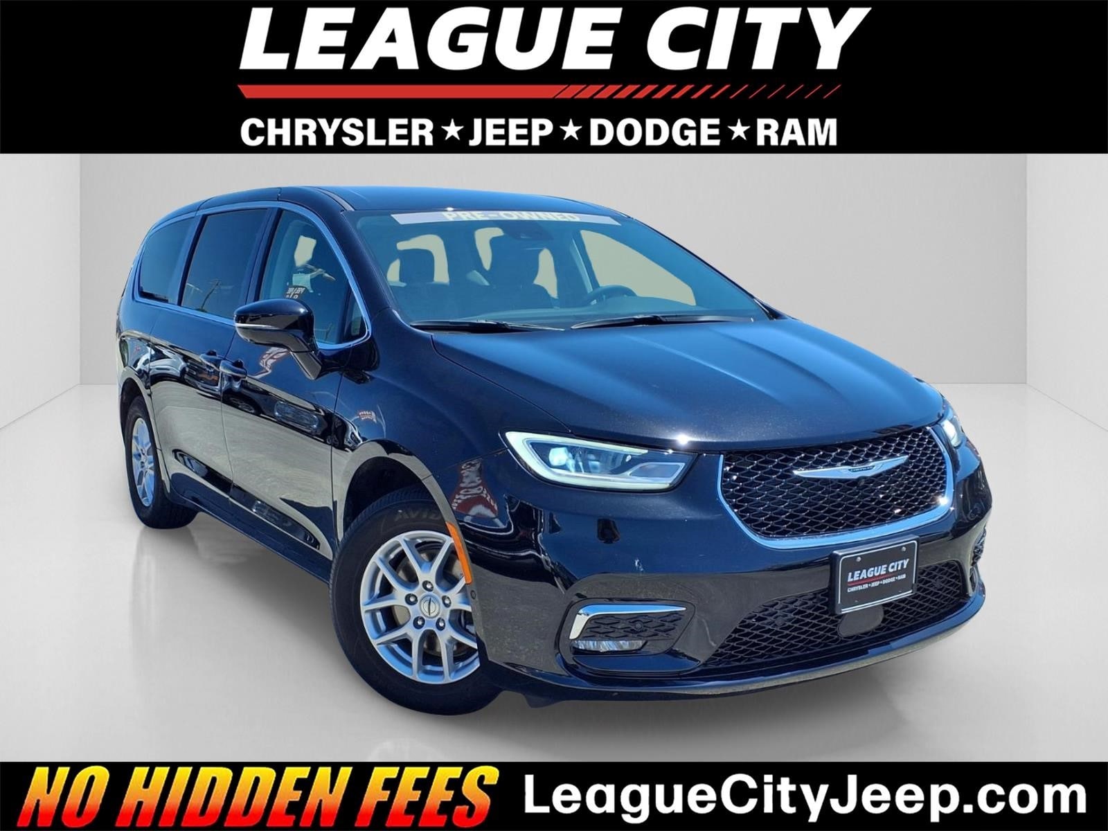 2024 Chrysler Pacifica Touring L's photo