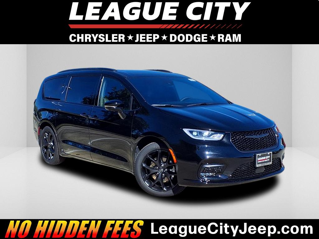 2026 Chrysler Pacifica Limited's photo