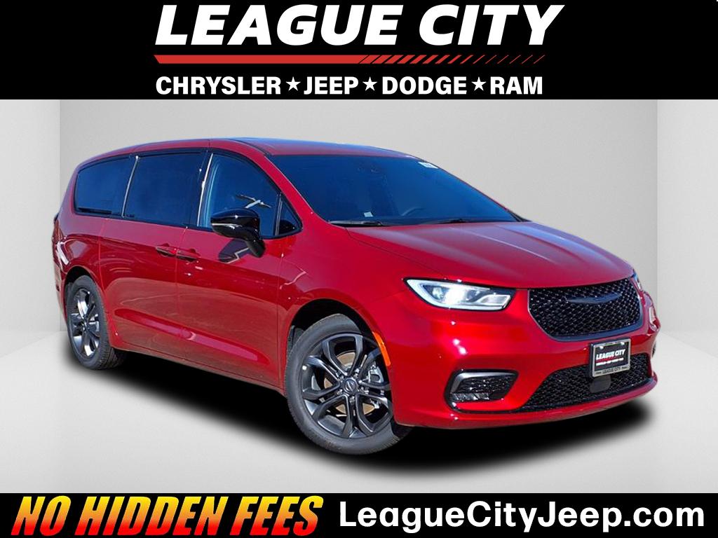 2026 Chrysler Pacifica Select's photo