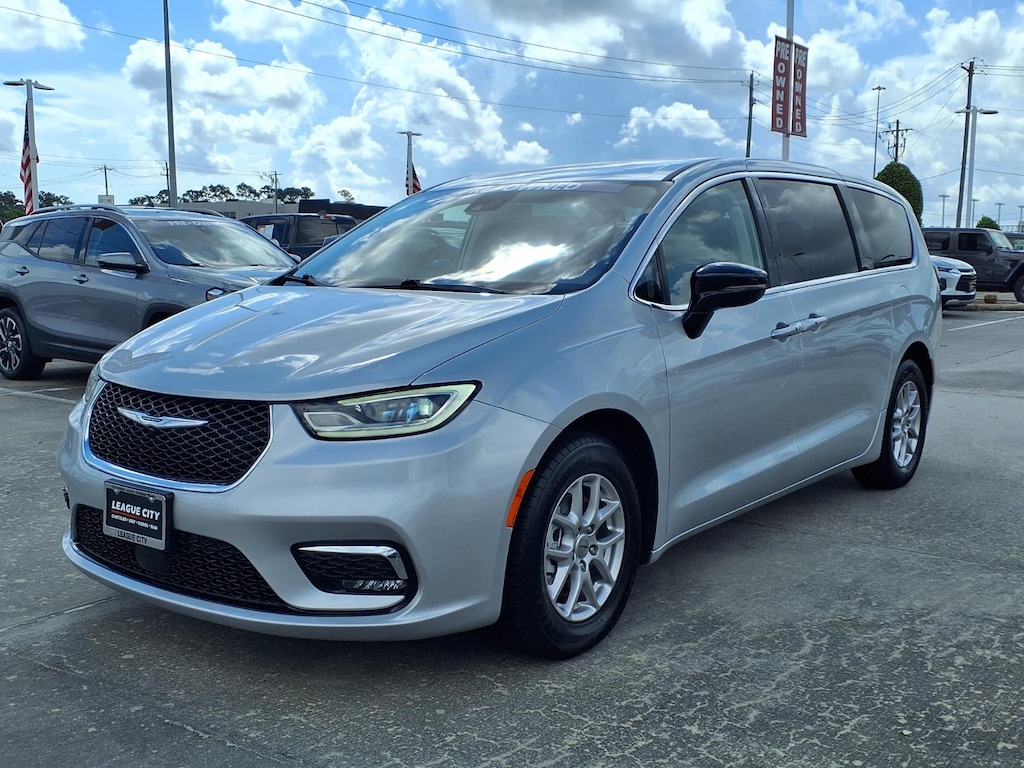 Used 2024 Chrysler Pacifica Touring L Touring L Mini-Van