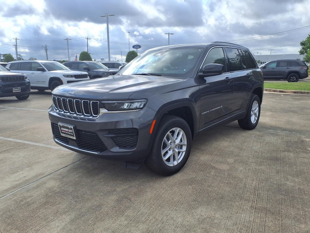 New 2026 Jeep Grand Cherokee Laredo Sport Utility