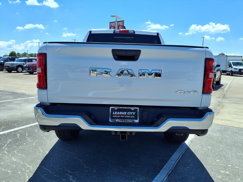 2025 Ram 1500 Tradesman photo 4