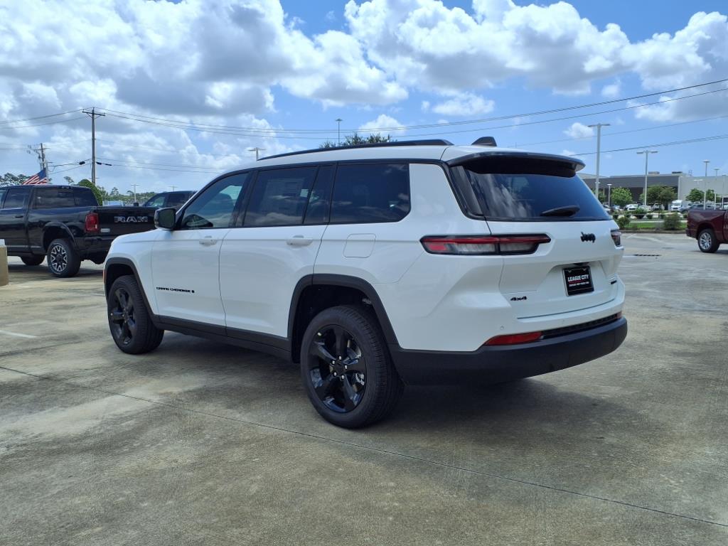 2025 Jeep Grand Cherokee L photo 2