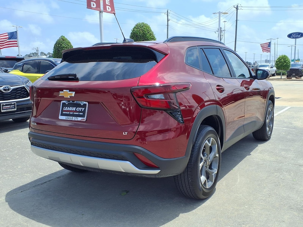 Used 2025 Chevrolet Trax LT SUV