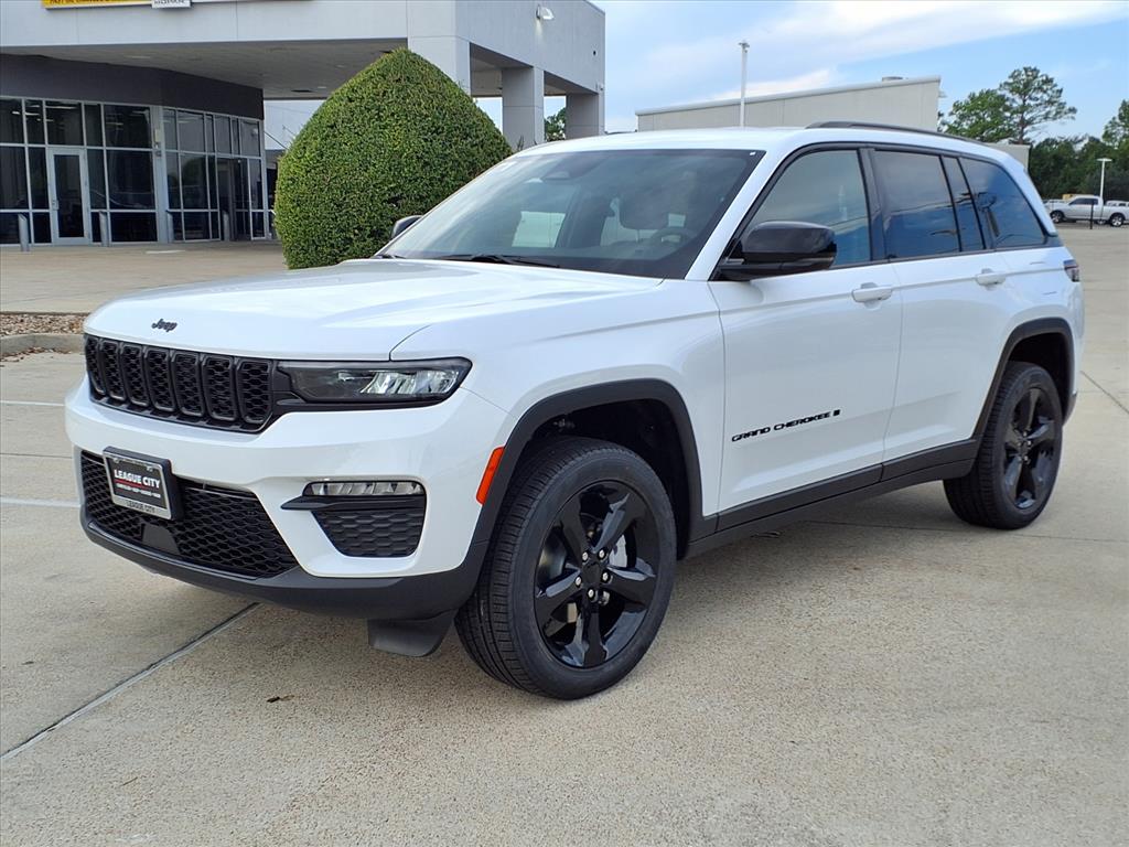 2025 Jeep Grand Cherokee Limited photo 3