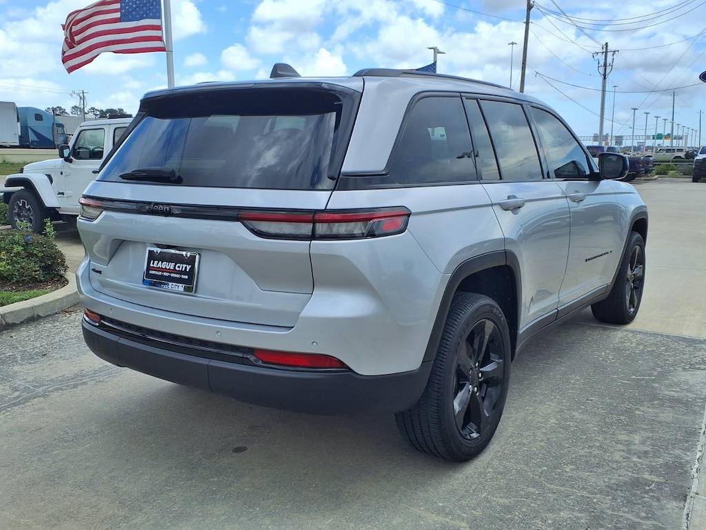 Used 2025 Jeep Grand Cherokee Altitude 4x4 Altitude SUV