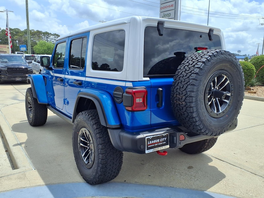 New 2026 Jeep Wrangler 4-Door Rubicon X Sport Utility