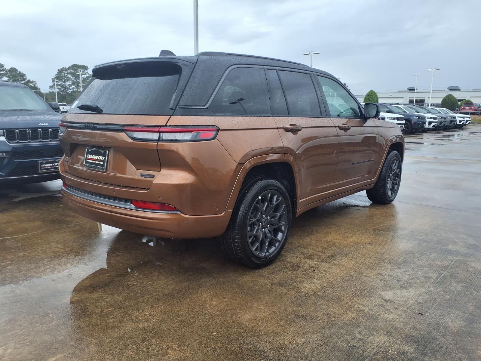 New 2027 Jeep Grand Cherokee 2 Row Summit Sport Utility