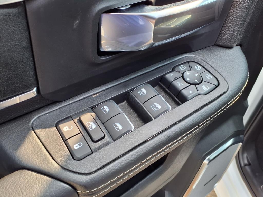 2026 RAM 3500 Laramie - Photo 16