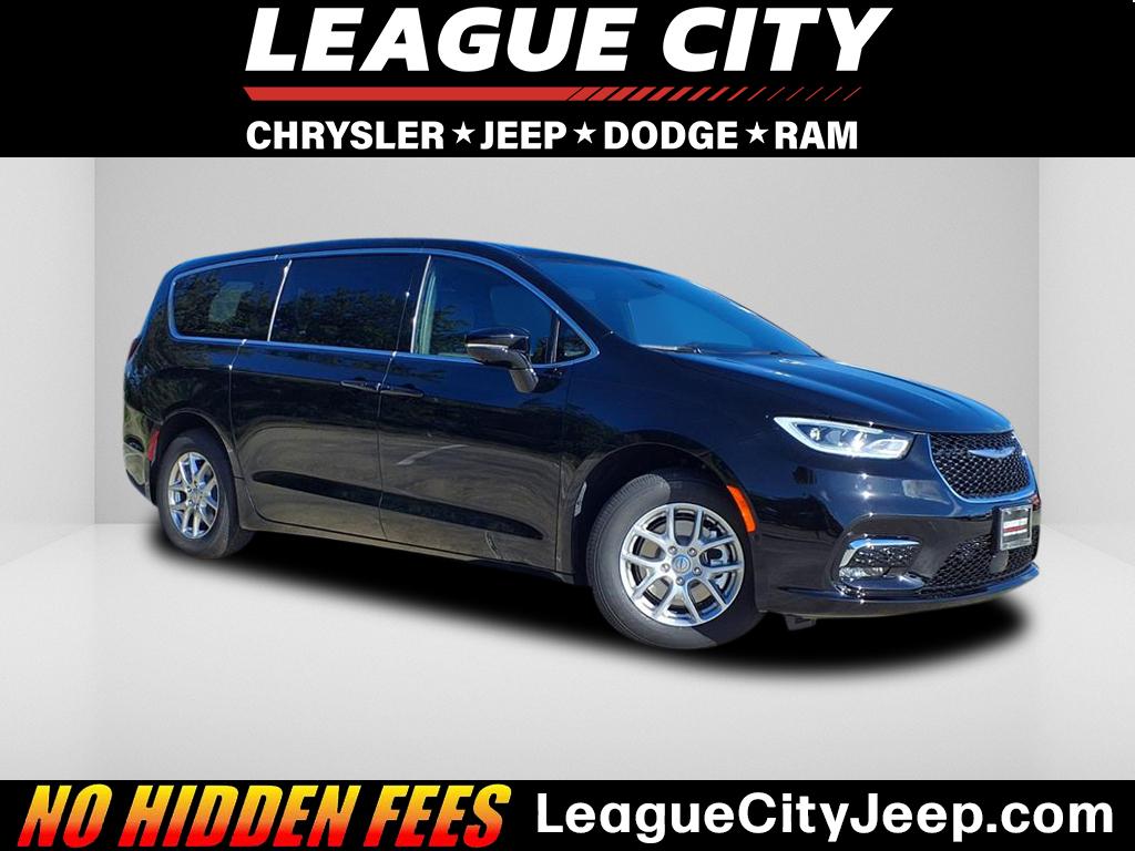 2026 Chrysler Pacifica Select's photo