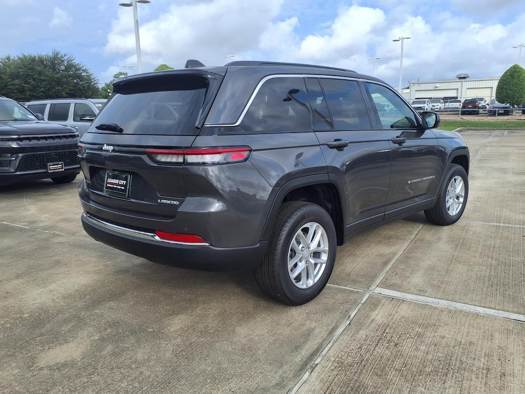 New 2026 Jeep Grand Cherokee Laredo Sport Utility