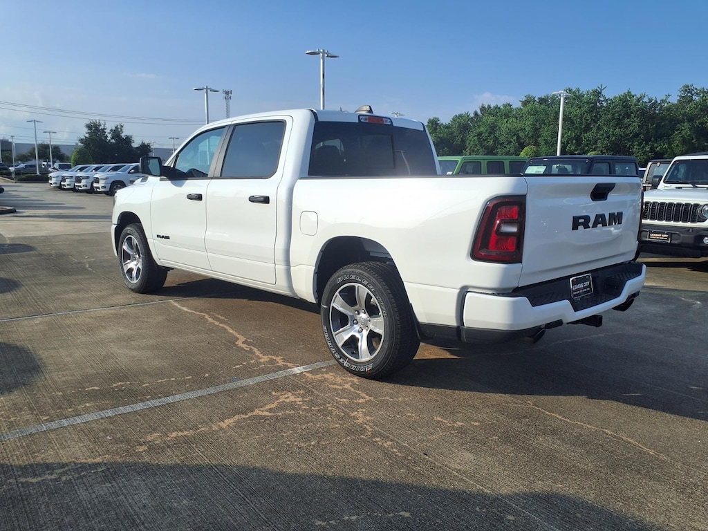 New 2026 Ram 1500 Express Crew Cab