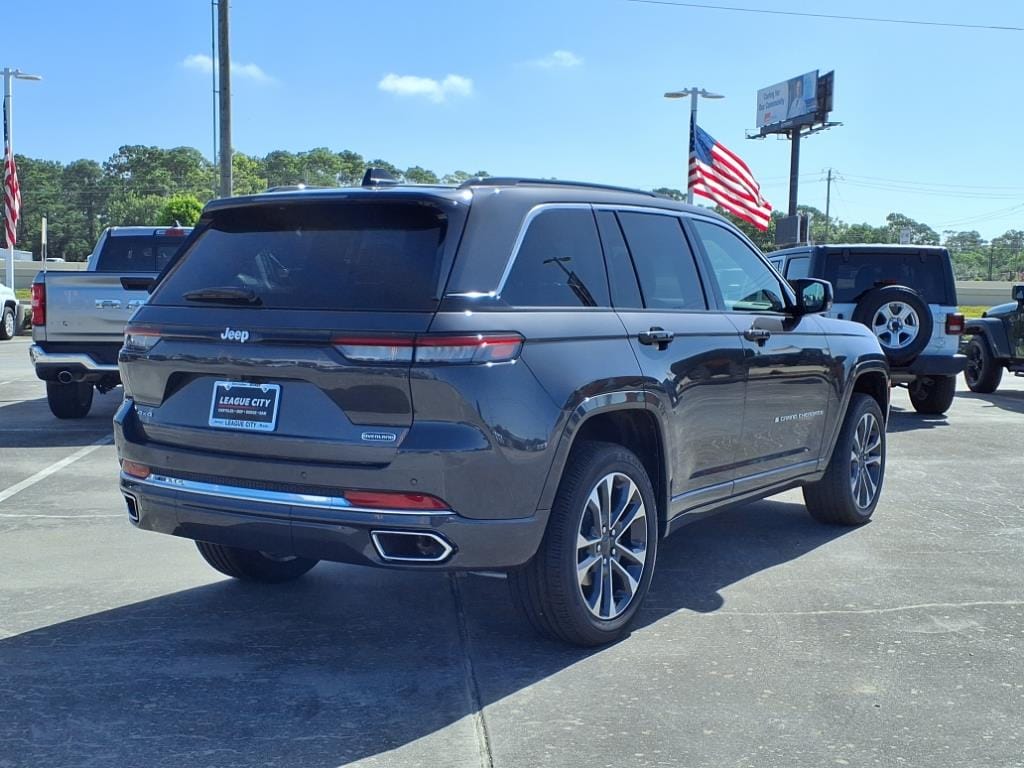 2025 Jeep Grand Cherokee Overland photo 4