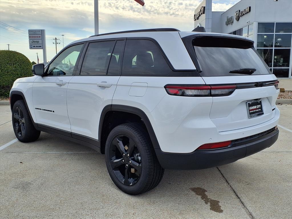 2025 Jeep Grand Cherokee Limited photo 2