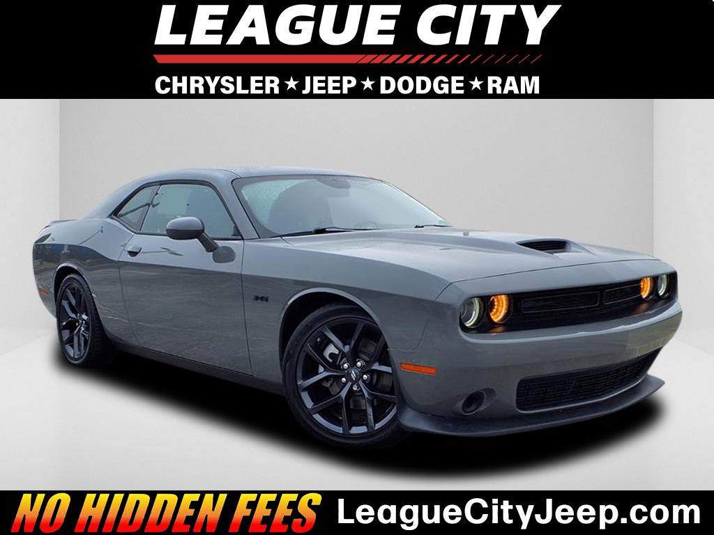 2023 Dodge Challenger R/T's photo