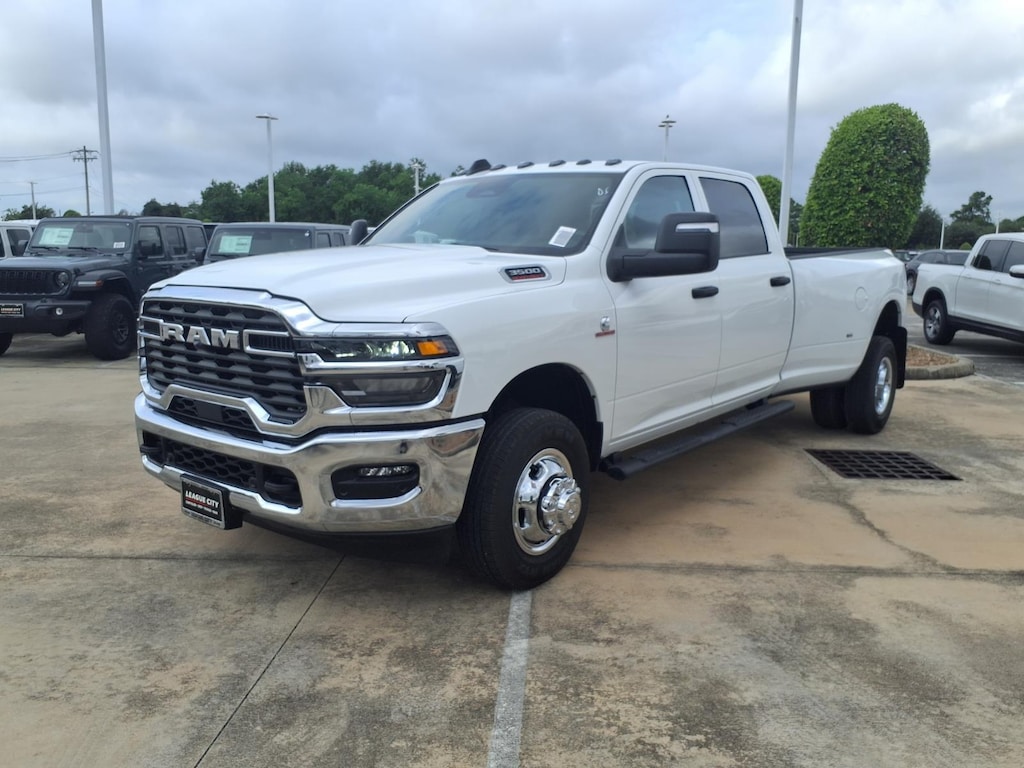 New 2027 Ram 3500 TRADESMAN CREW CAB 4X4 8' BOX Pickup
