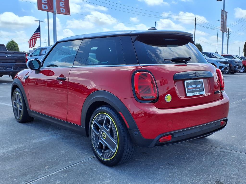 Used 2022 MINI Hardtop 2 Door SE with VIN WMW13DJ07N2P71694 for sale in League City, TX