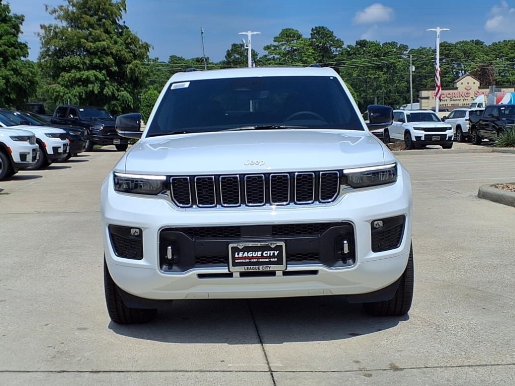 2025 Jeep Grand Cherokee Overland photo 3