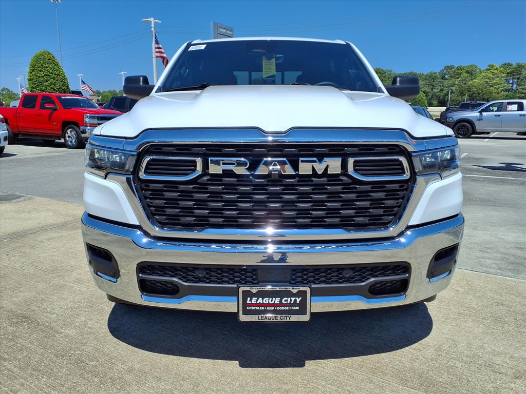 2025 Ram 1500 Tradesman photo 3