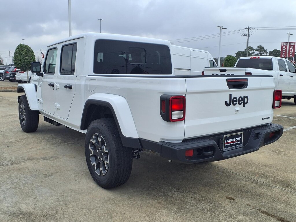 New 2026 Jeep Gladiator Sahara Pickup