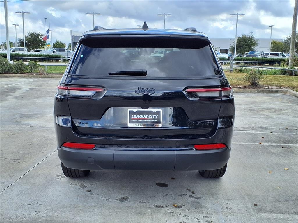 2025 Jeep Grand Cherokee Limited photo 3