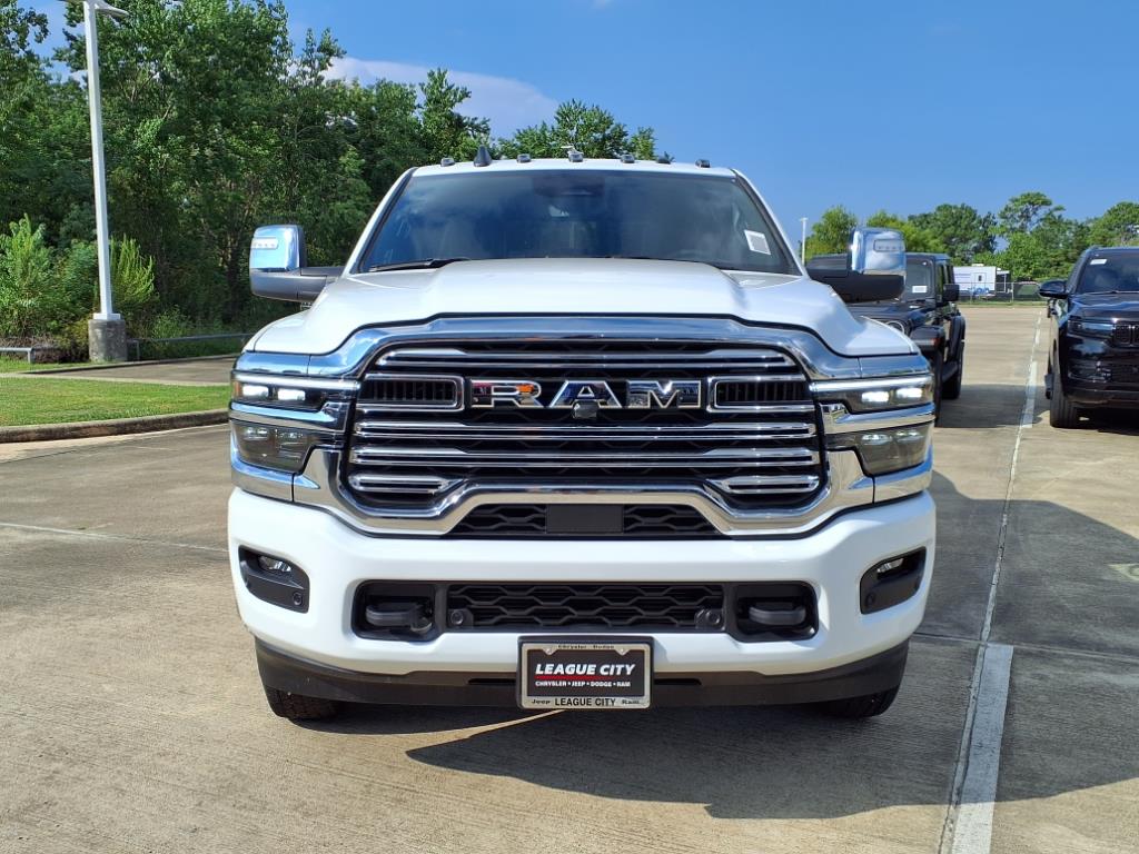 2026 RAM 3500 Laramie - Photo 5