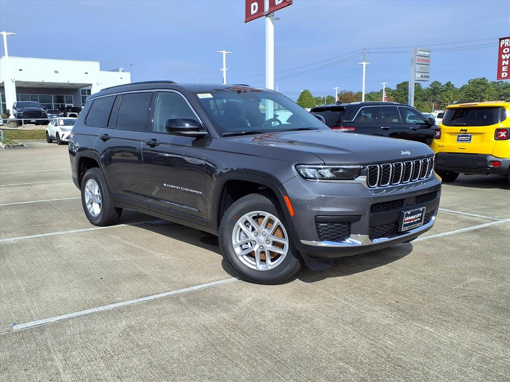 2025 Jeep Grand Cherokee L Laredo's photo