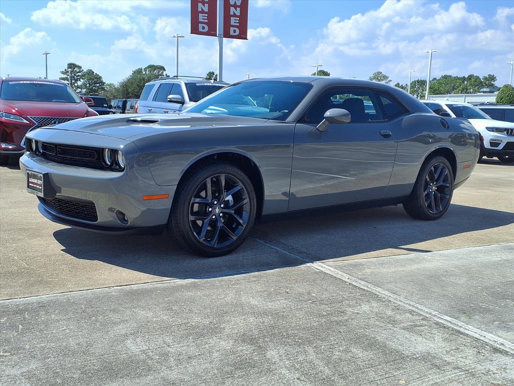 2023 Dodge Challenger SXT photo 3