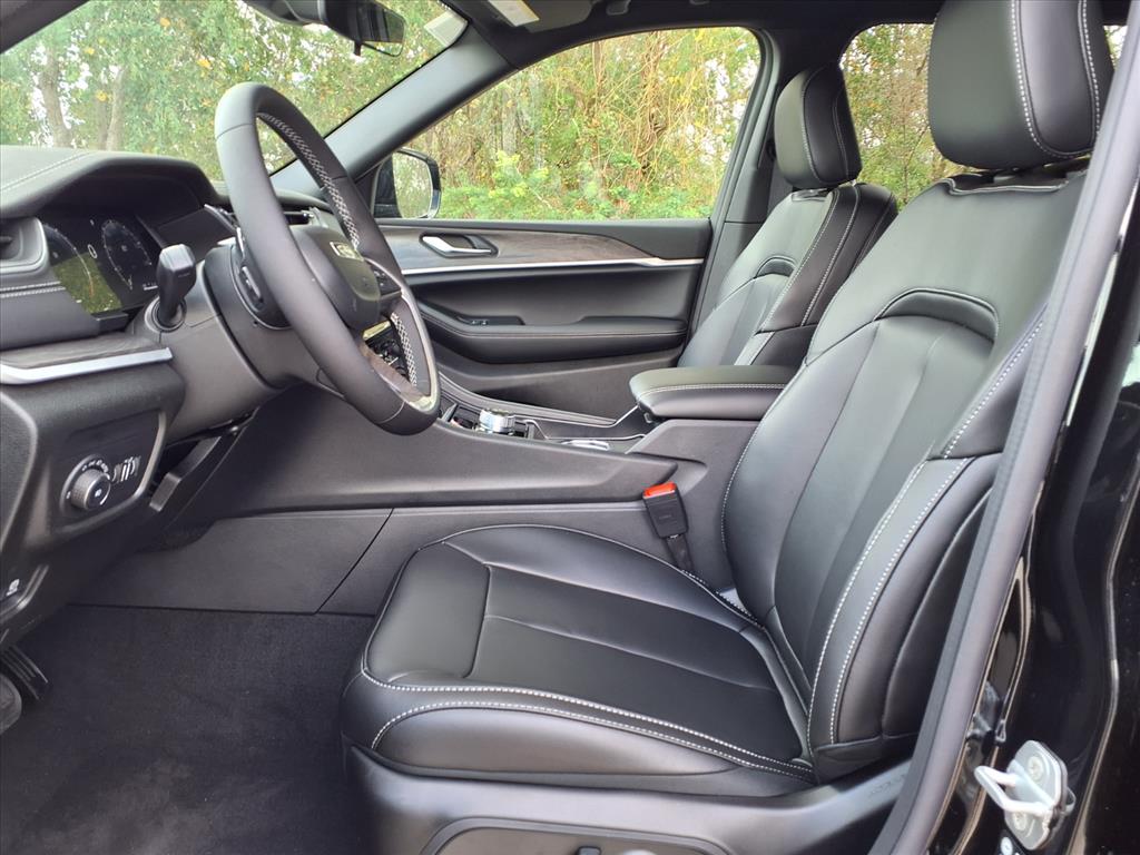 2025 Jeep Grand Cherokee Limited photo 4