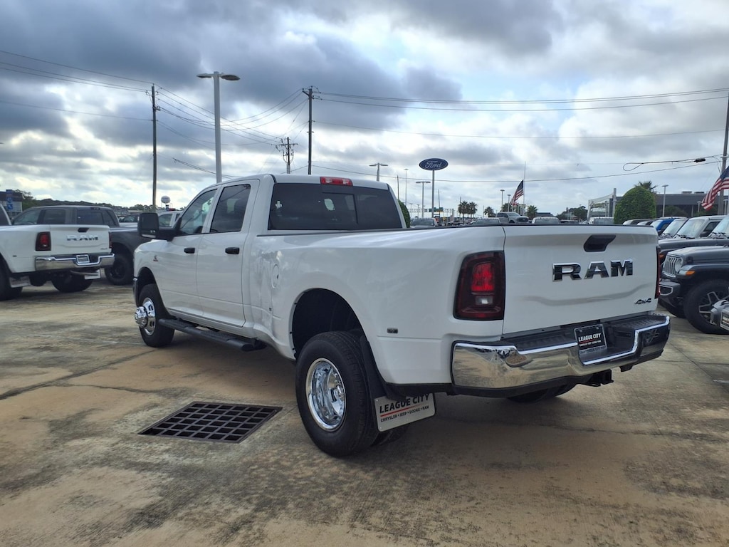 New 2027 Ram 3500 TRADESMAN CREW CAB 4X4 8' BOX Pickup