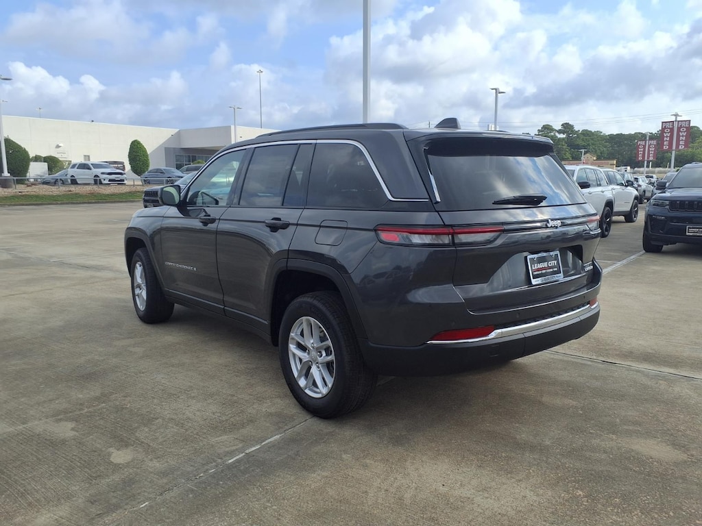 New 2026 Jeep Grand Cherokee Laredo Sport Utility