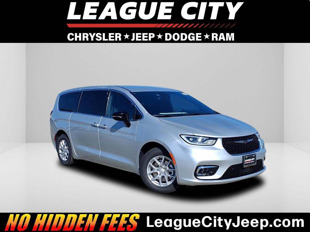 2026 Chrysler Pacifica Select's photo