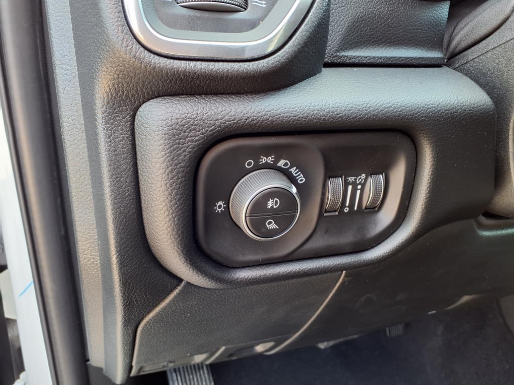 2026 RAM 3500 Laramie - Photo 15